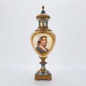 SEVRES STYLE PORCELAIN URN QUEEN 37f3ad