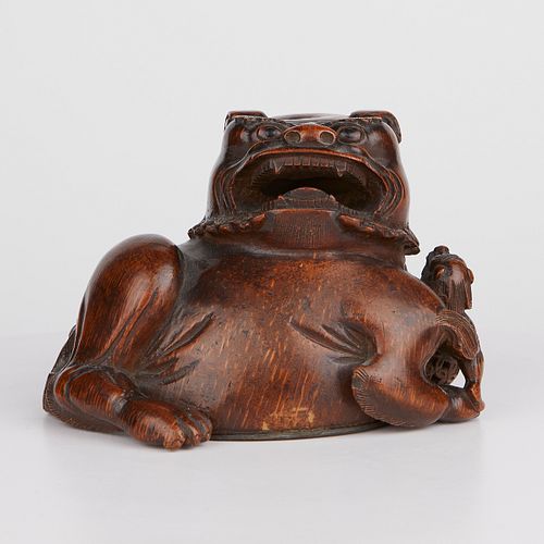 CHINESE WOODEN FOO DOG CUP W SILVERED 37f920