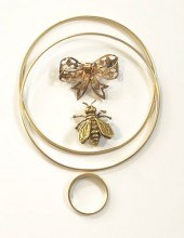 TWO GOLD BANGLES, BEE PIN, BOW PIN AND