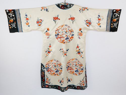 CHINESE EMBROIDERED CREAM AND SILK 37e103