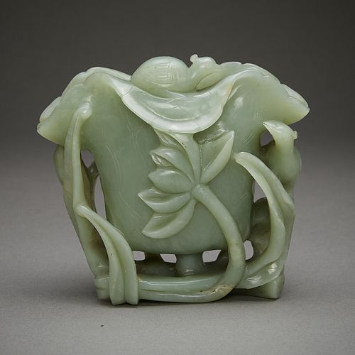 ANTIQUE CHINESE QING CARVED JADE 37e467
