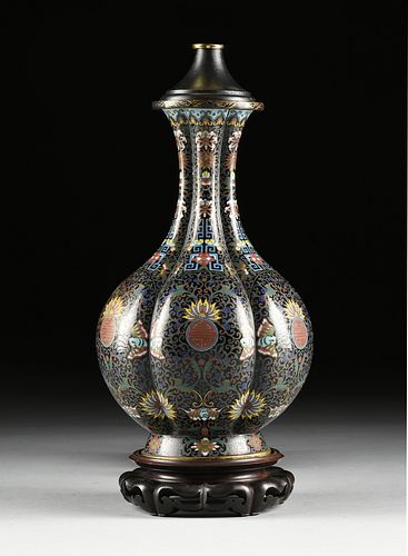 AN ANTIQUE CHINESE POLYCHROME ON 381079