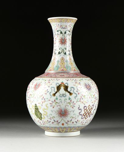 A QING DYNASTY FAMILLE ROSE ENAMELED 381487