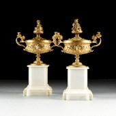 A PAIR OF ITALIAN NEOCLASSICAL STYLE