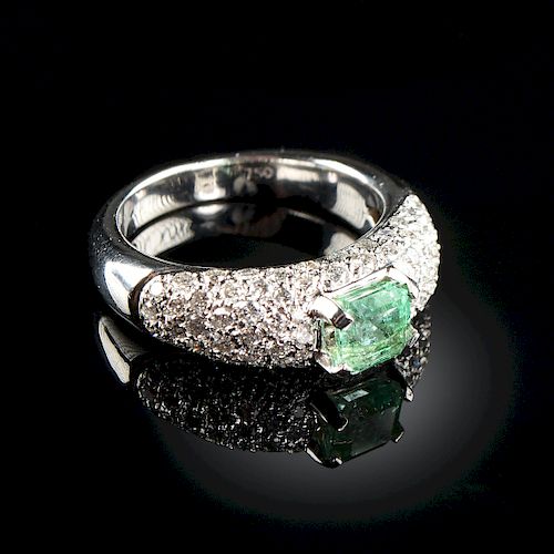 AN 18K WHITE GOLD EMERALD AND 381bf1