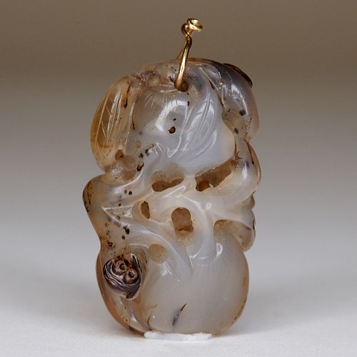 18TH C CHINESE CARVED AGATE PENDANTA 380575