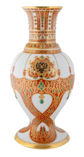 A RUSSIAN PORCELAIN VASE WITH MOSCOW 3806d6