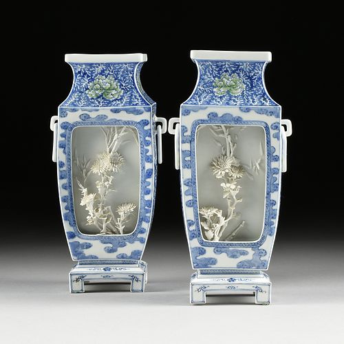 A PAIR OF CHINESE BLUE AND WHITE 380cd7