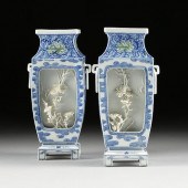 A PAIR OF CHINESE BLUE AND WHITE FAUX