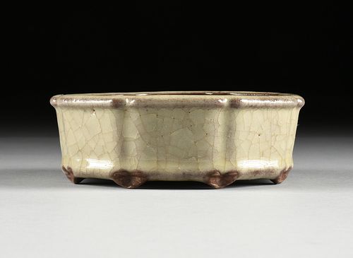 A CHINESE GUAN WARE CREAM CRACKLE 380f09