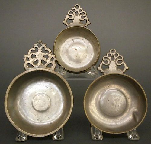 3 PEWTER PORRINGERSThree early 384a3b
