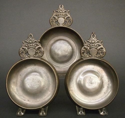 3 PEWTER PORRINGERSThree early 384a81