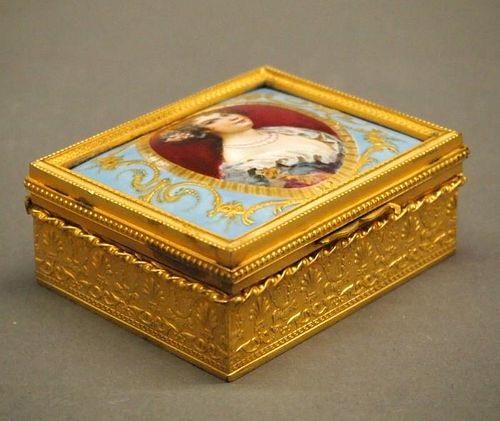 FRENCH PORCELAIN BOXAn early 20th 384a82