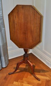 AMERICAN CHERRY TIP TABLEwith octagonal