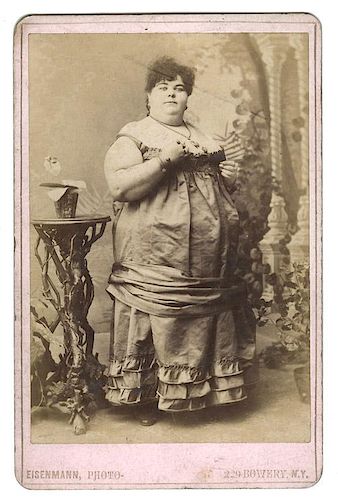 GROUP OF FIVE FAT WOMAN SIDESHOW 387755