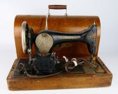 MID CENTURY SINGER FEATHERWEIGHT SEWING