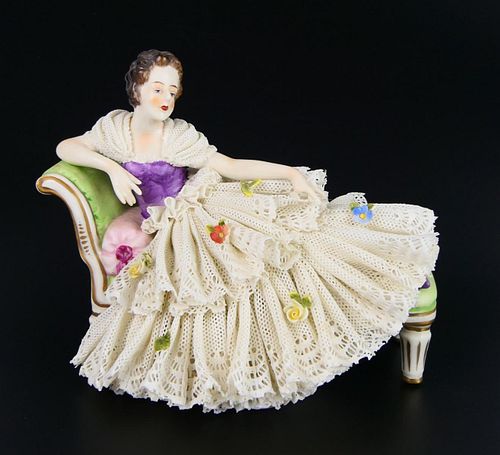 DRESDEN LADY ON THE DIVAN LACE 38bbee