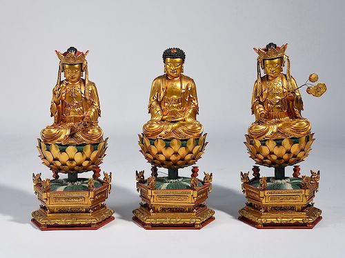 THREE CHINESE CARVED AND GILT WOOD 38a1f8