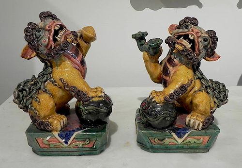 PAIR OF CHINESE POLYCHROME CERAMIC 38a4d8