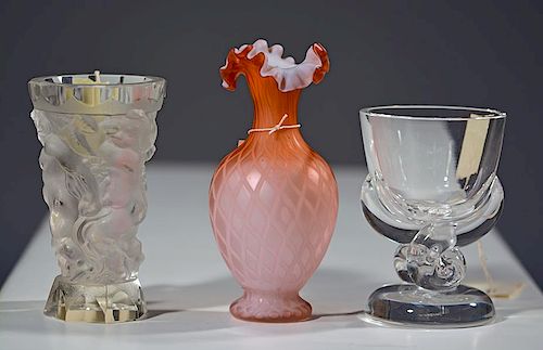 SELECTION OF THREE GLASS VASESThree 38a5f9