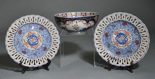 PAIR OF IMARI CHARGERS AND BOWLPair 38a691
