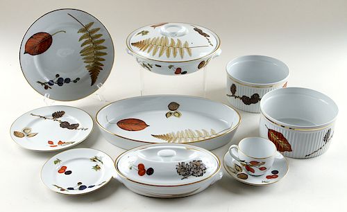 FORTY FIVE PIECES ROYAL WORCESTER 38a8ea
