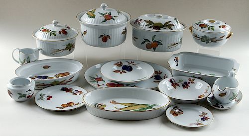 THIRTY NINE PIECES ROYAL WORCESTER 38a8eb