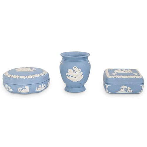  3 PC WEDGWOOD PORCELAIN GROUPING 38d8ff