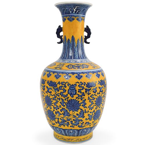 CHINESE QING YELLOW AND BLUE PORCELAIN 39381c