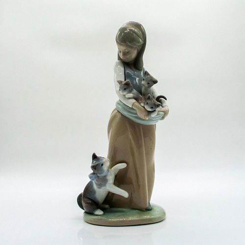 LLADRO FIGURINE GIRL WITH CATS 394f28