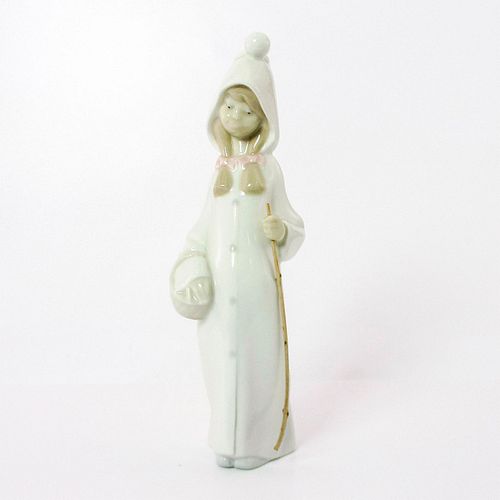 GIRL WITH BASKET 1004678 LLADRO 395d5a