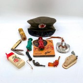11PC VARIETY OF VINTAGE TOYS AND MEMORABILIAIncludes: