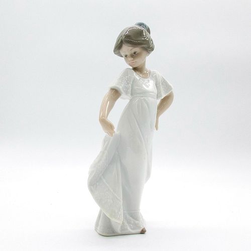 NAO BY LLADRO PORCELAIN FIGURINE  396158