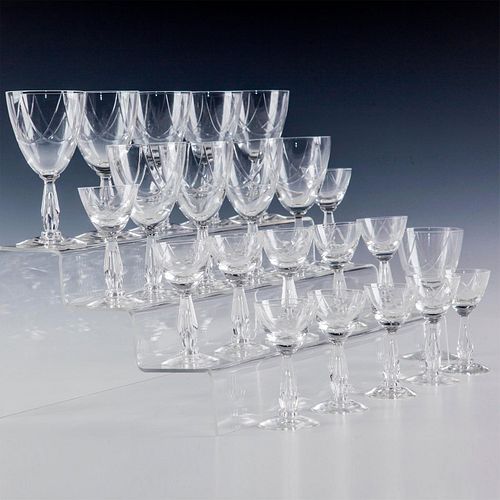 CLEAR CORDIAL AND WINE GLASSES22 39a381