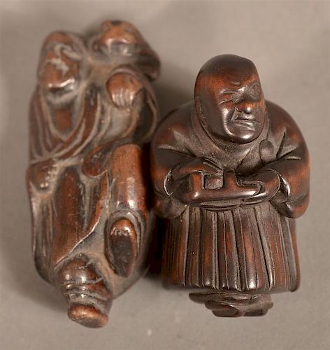 2 CARVED WOOD CHINESE FIGURAL NETSUKES Two 39bd46