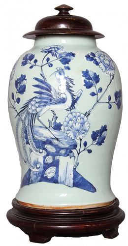CHINESE PORCELAIN CELADON AND BLUE 39cc05