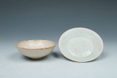 GROUP OF CELADON PLATE AND WHITE BOWLOf