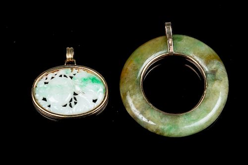 TWO 18K MOTTLED JADEITE ACCESSORIES  39d1a4