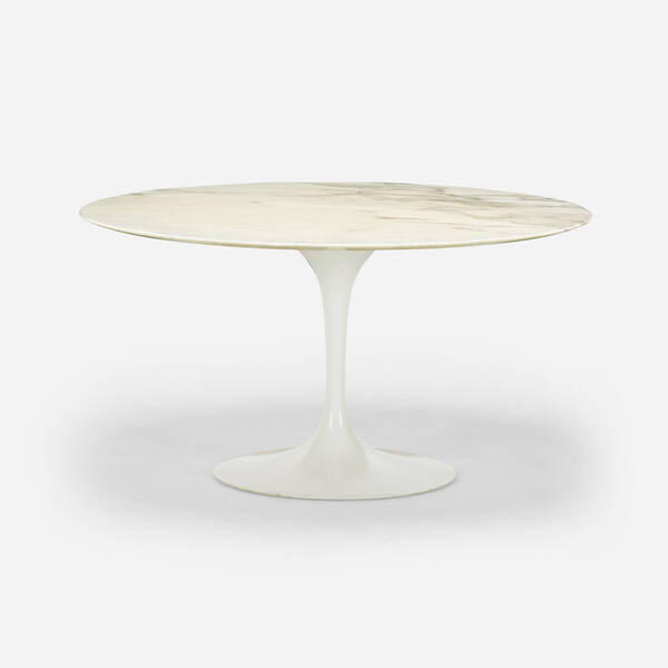Eero Saarinen Tulip dining table  39e7fa