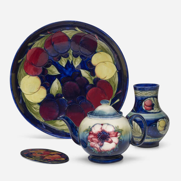 Moorcroft Pottery Collection of 39f11d