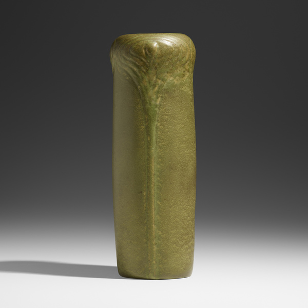 Van Briggle Pottery Vase with 39e412