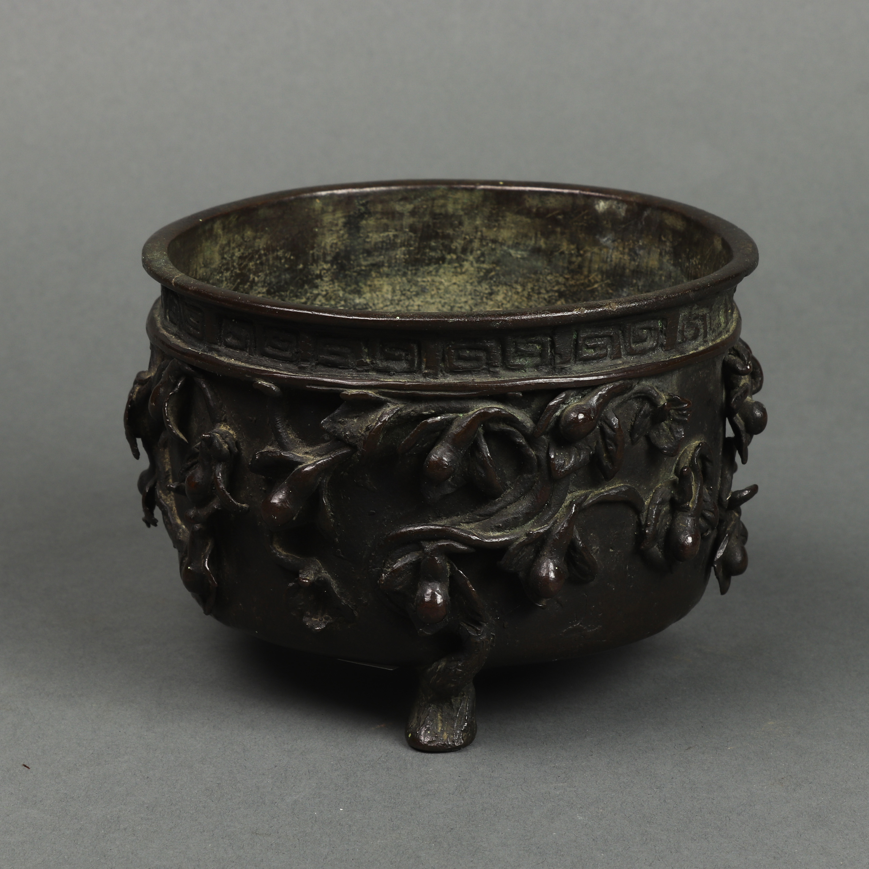 CHINESE BRONZE TRIPOD CENSER Chinese 3a3774