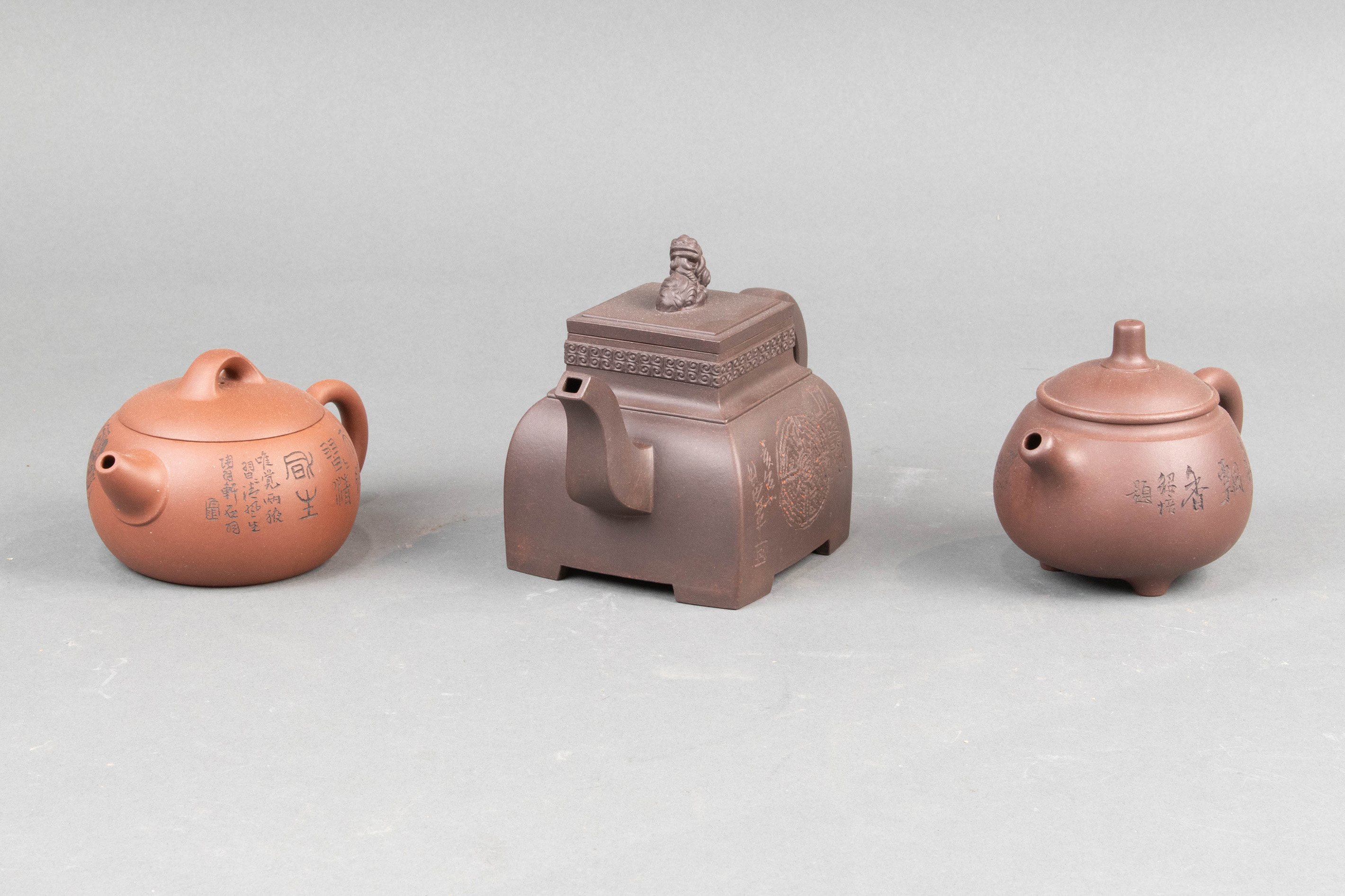  LOT OF 3 CHINESE YIXING TEAPOTS 3a4806