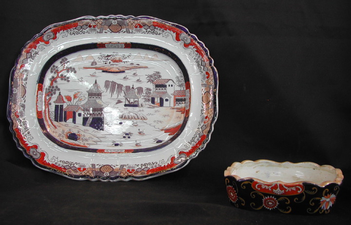 Two Imari Ironstone Serving Dishes  3a5bc7
