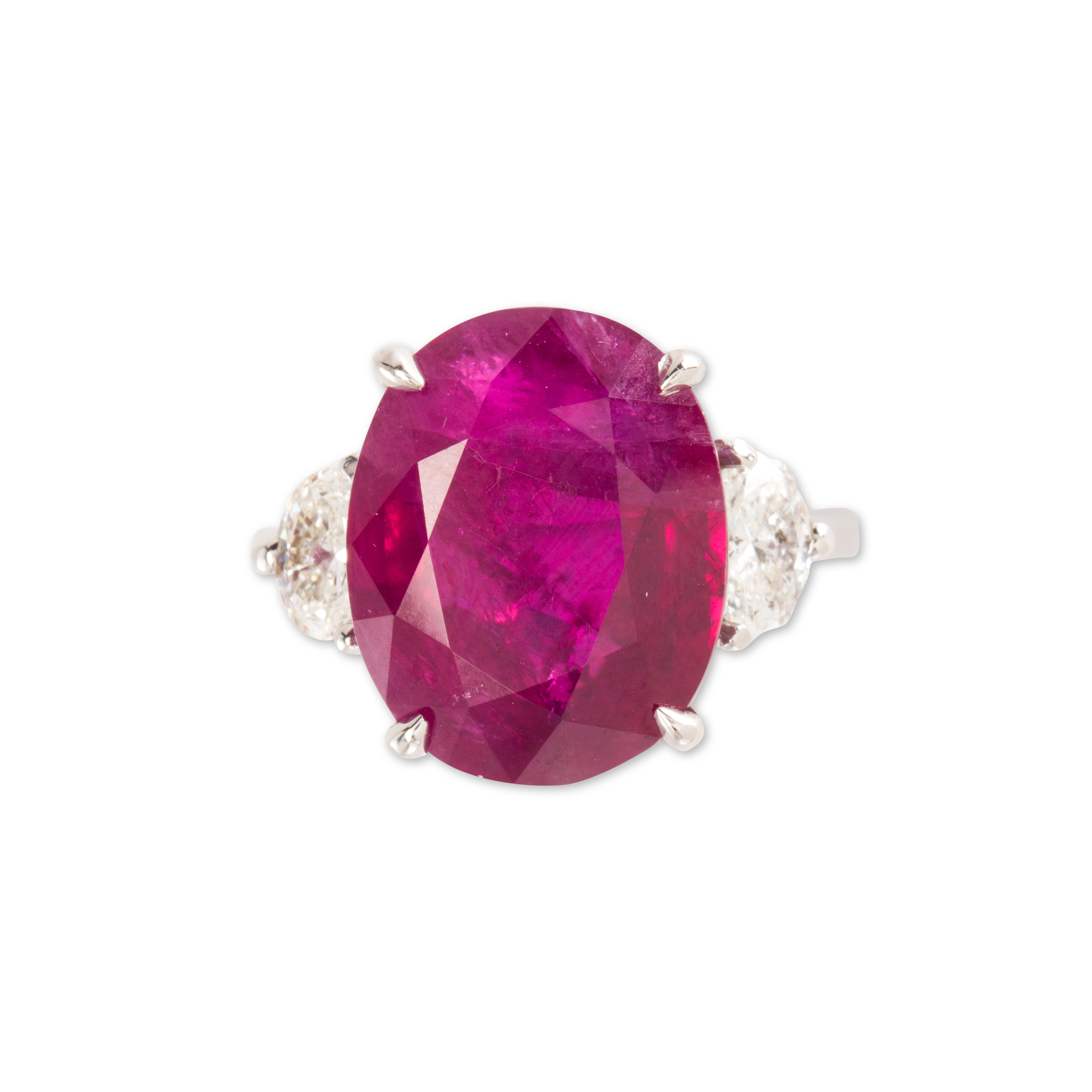 A NO HEAT RUBY AND DIAMOND RING 3a6396