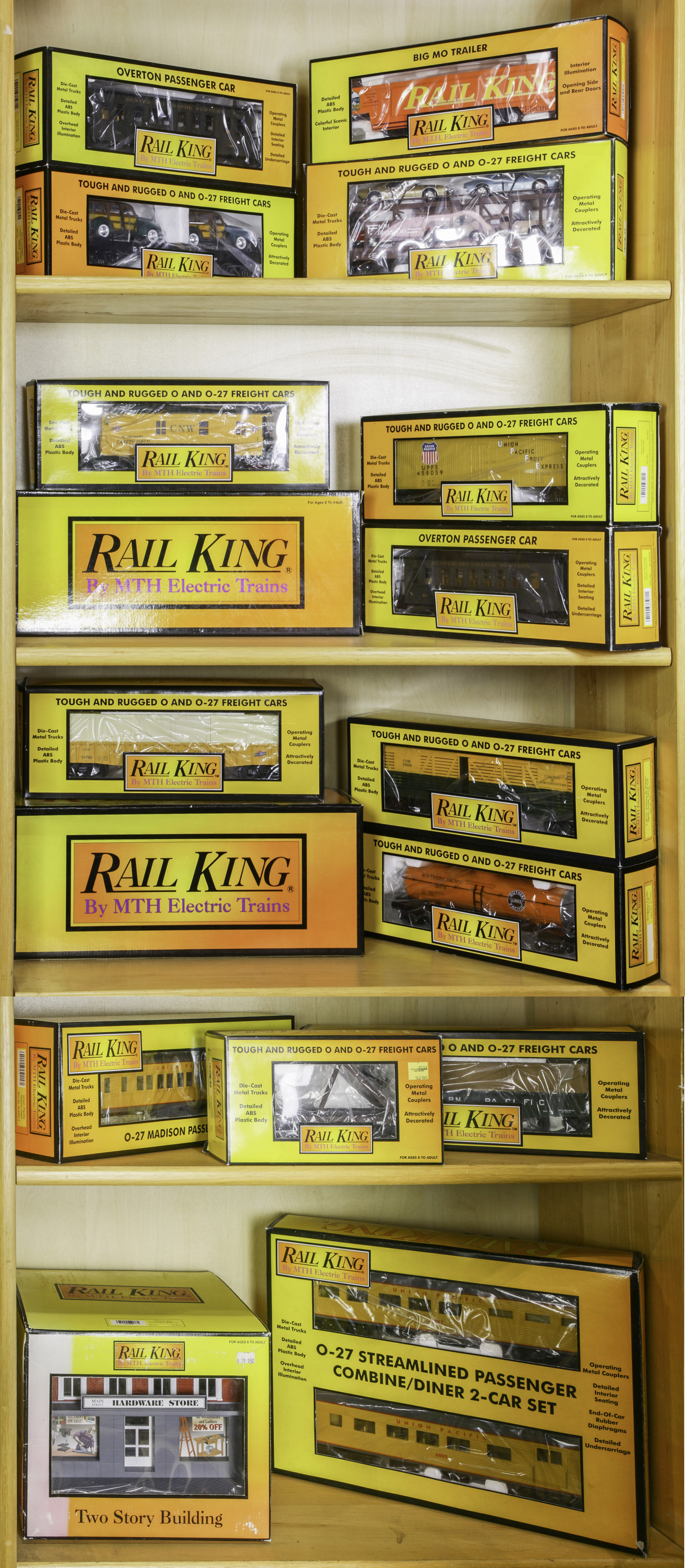 FIVE SHELVES OF BOXED RAIL KING 3a66d1