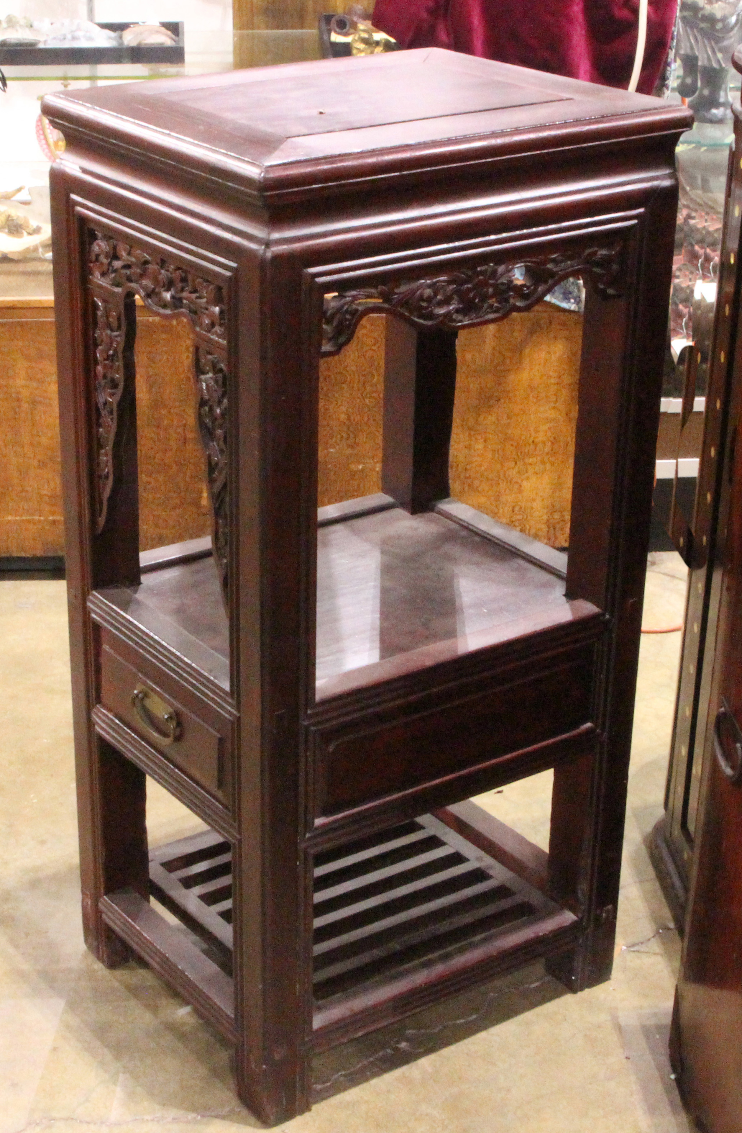 CHINESE HARDWOOD TIERED OCCASIONAL 3a681e
