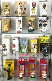 (LOT OF 16) COLLECTION OF BASEBALL BOBBLE