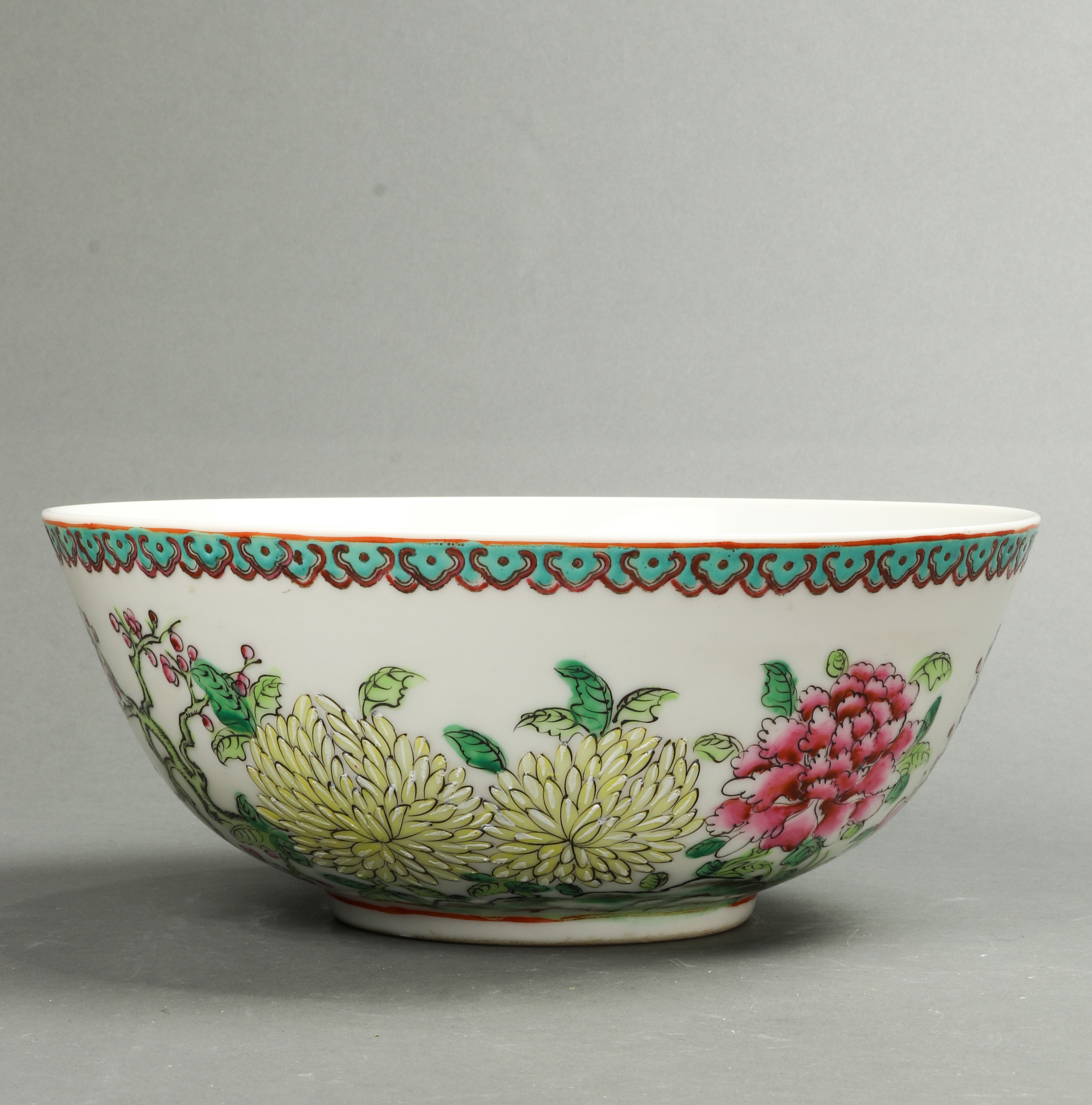 CHINESE FAMILLE ROSE PUNCH BOWL 3a4db7