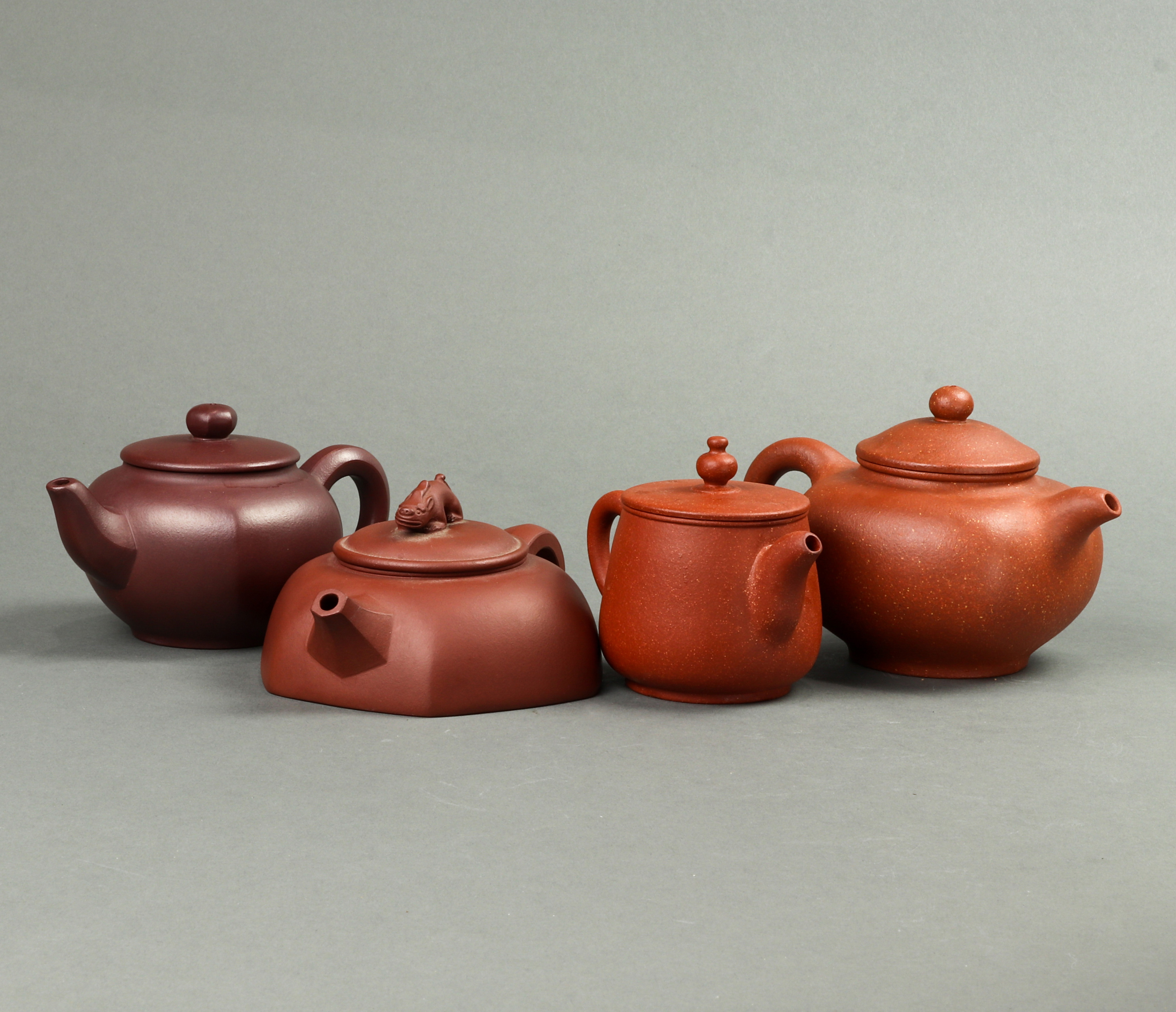  LOT OF 4 CHINESE YIXING TEAPOTS 3a4dd9
